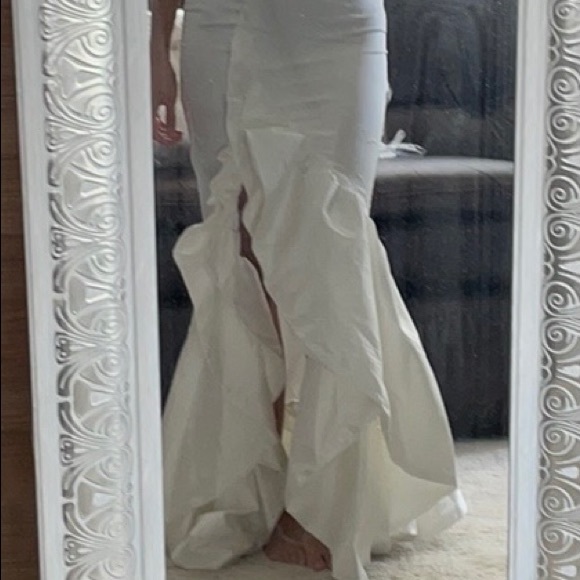 White dress - Wedding Gown - Small - Picture 2 of 11